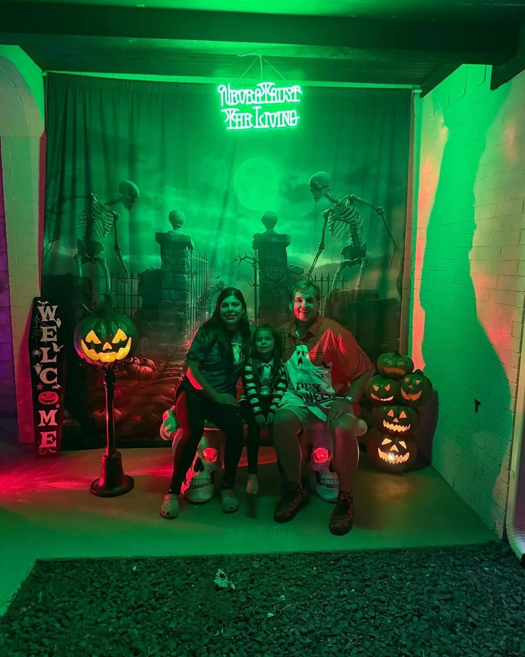 Toile de fond de portail de cimetière effrayant avec squelette Halloween RR7-457