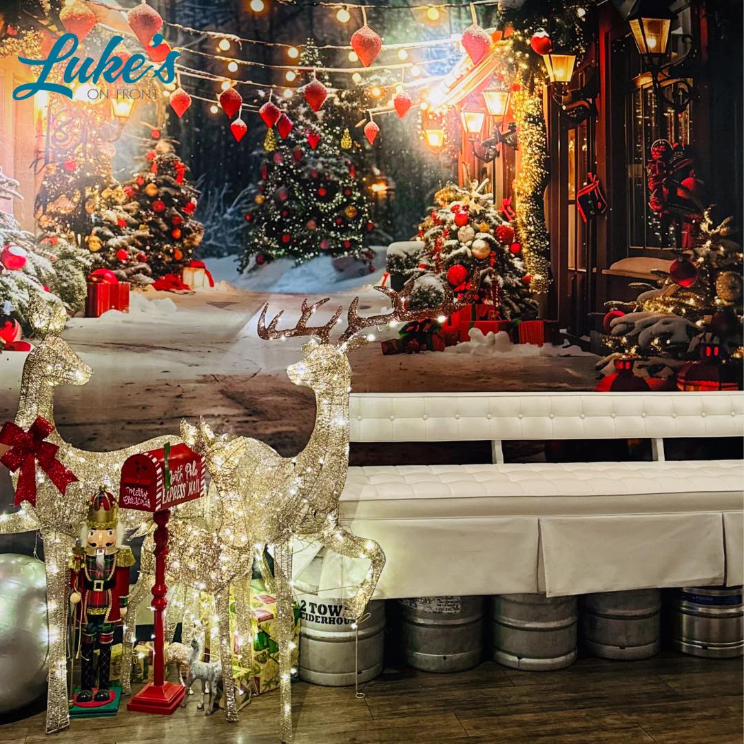 Toile de fond de Noël Allée de Village avec Arbres Décorés et Lanternes RR7-683