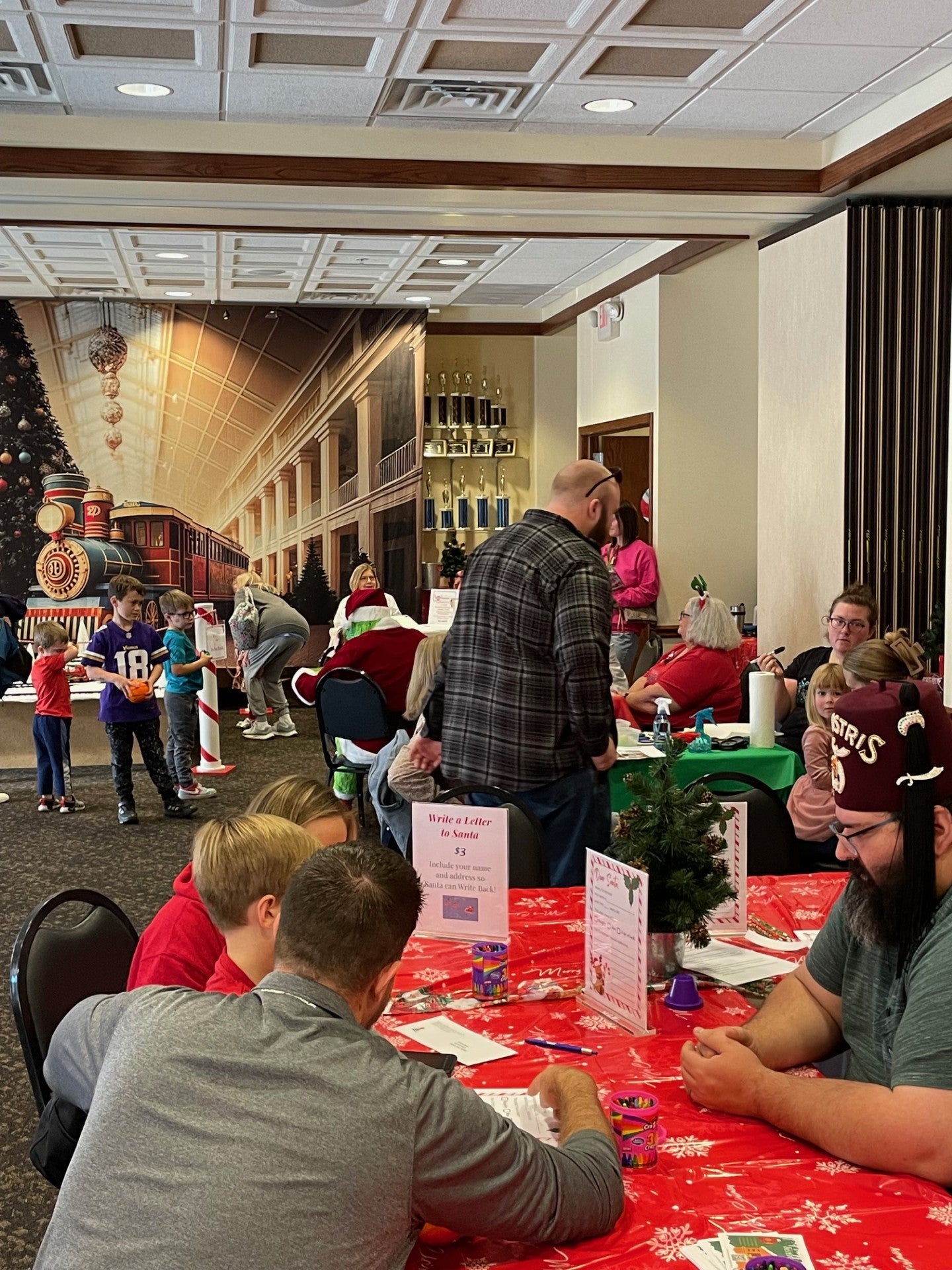 Toile de Fond Grand Sapin de Noël Petit Train M8-68