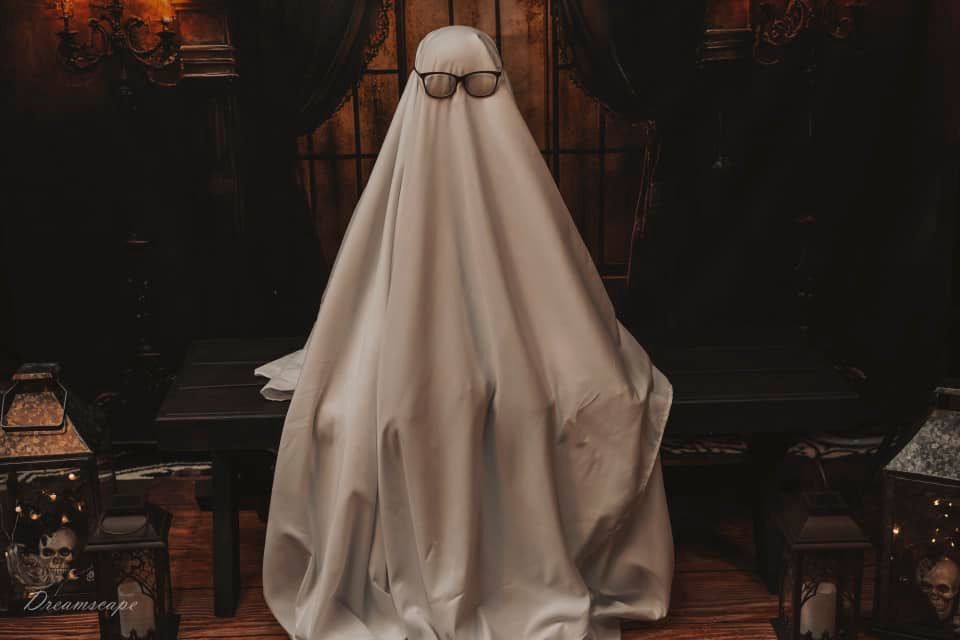 Toile de fond Mur vintage avec chandelles et fenêtre d'Halloween RR9-118