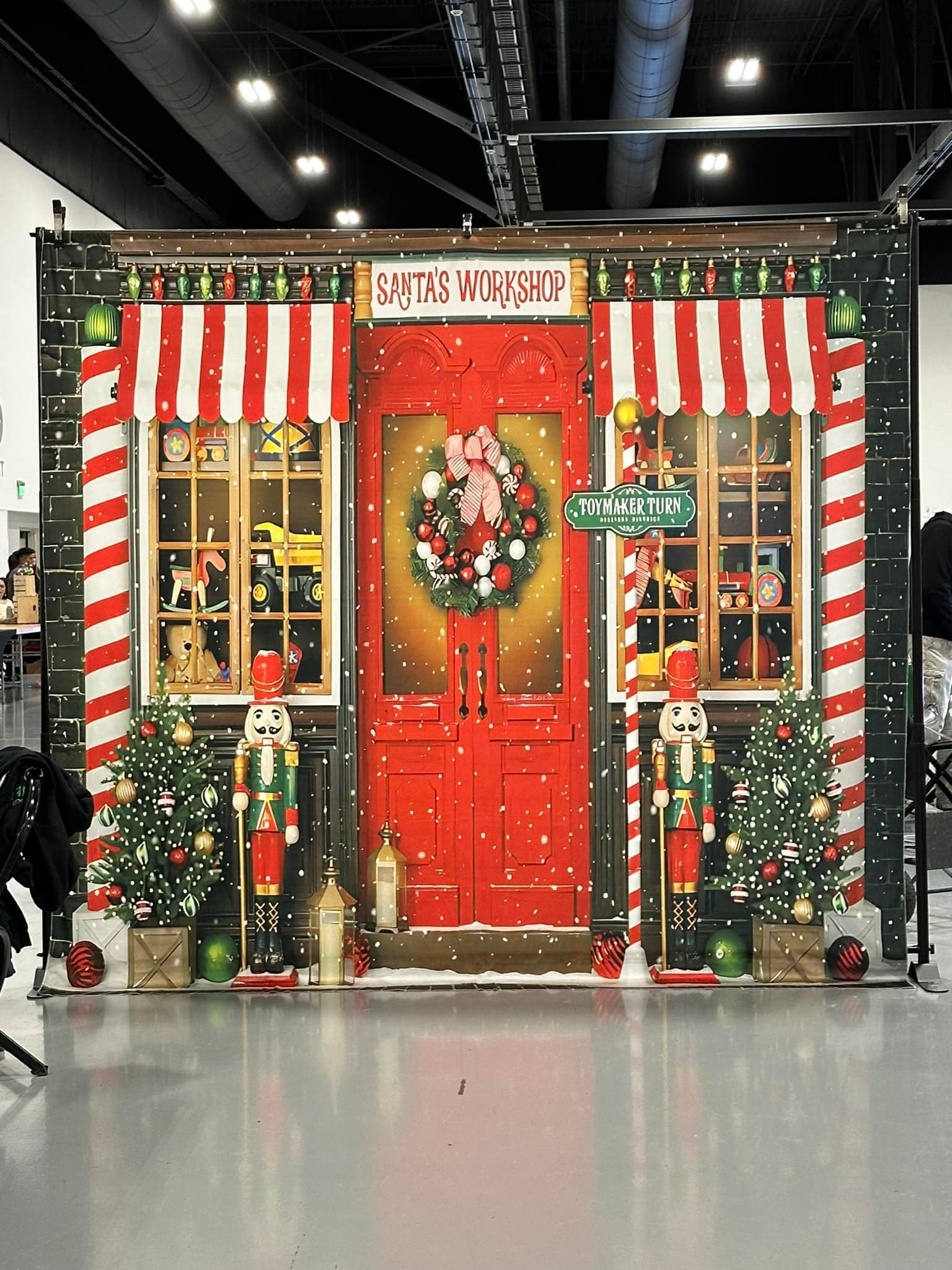 Toile de Fond de Noël Casse-Noisette de L'atelier du Père Noël M6-93