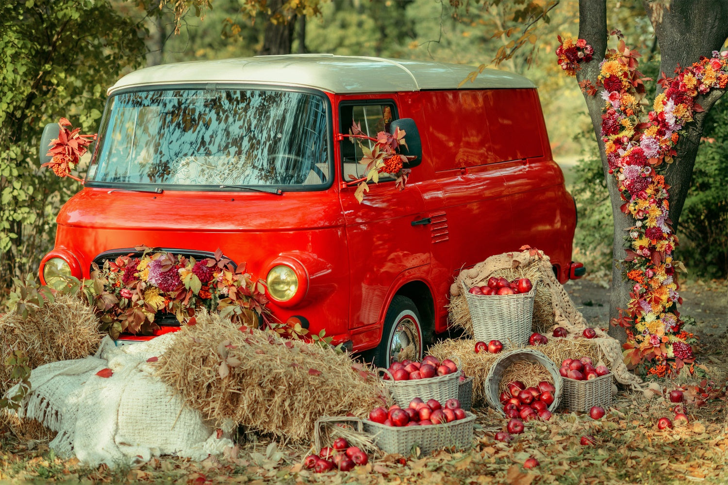 Toile de fond de voiture rouge avec feuilles et pommes d'automne BRP7-114