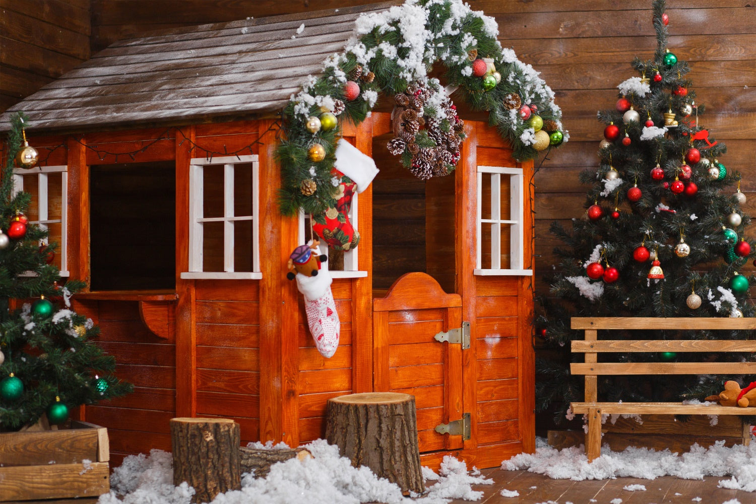 Toile de fond Scène de Noël avec maison en bois enneigée BRP8-314