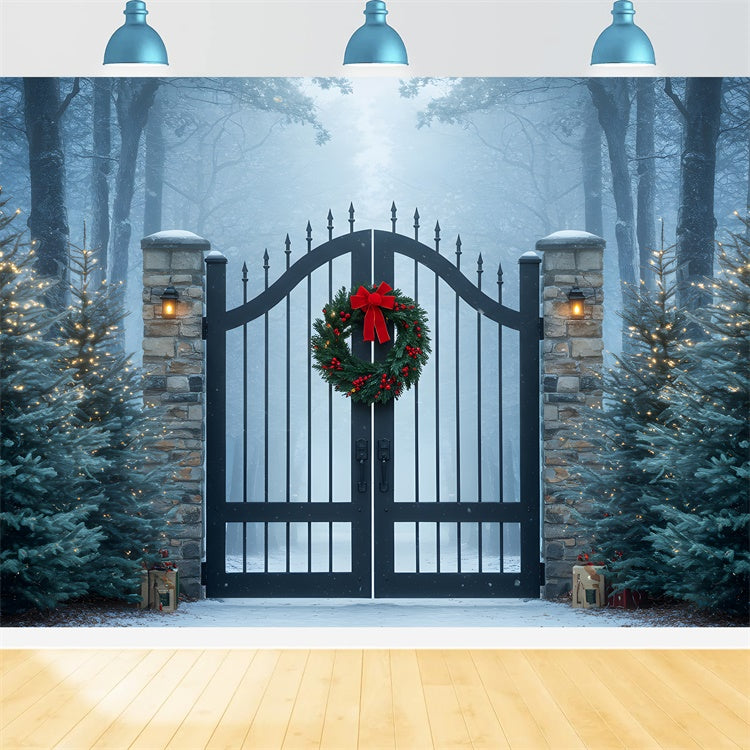 Toile de fond de Noël Forêt Enneigée Portail en Fer par Magali