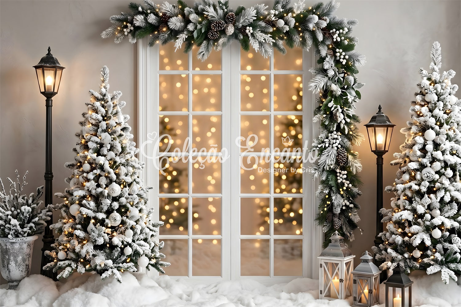 Toile de fond lumineuse de Noël avec fenêtre enneigée guirlande lanternes et sapins CEM65-137