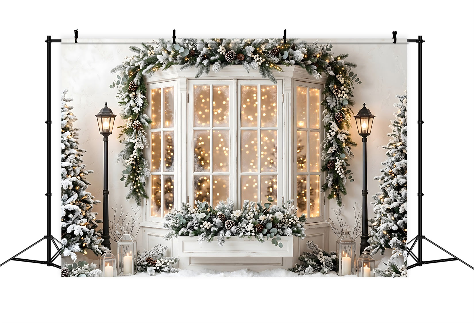 Toile de fond de Noël avec baie vitrée givrée pins et lanternes CEM65-138