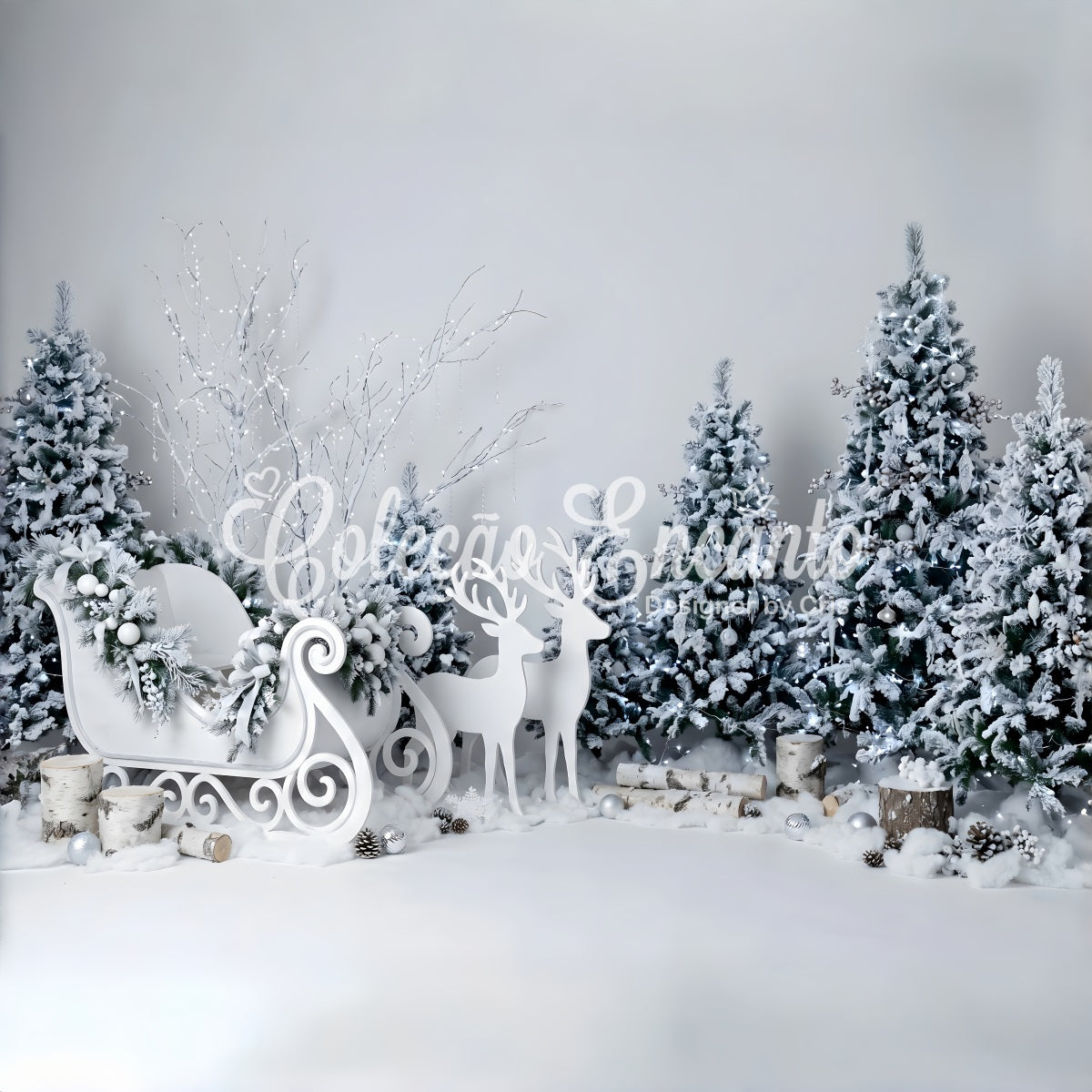 Toile de fond hivernale de Noël avec traîneau blanc en cristal rennes et forêt CEM65-189