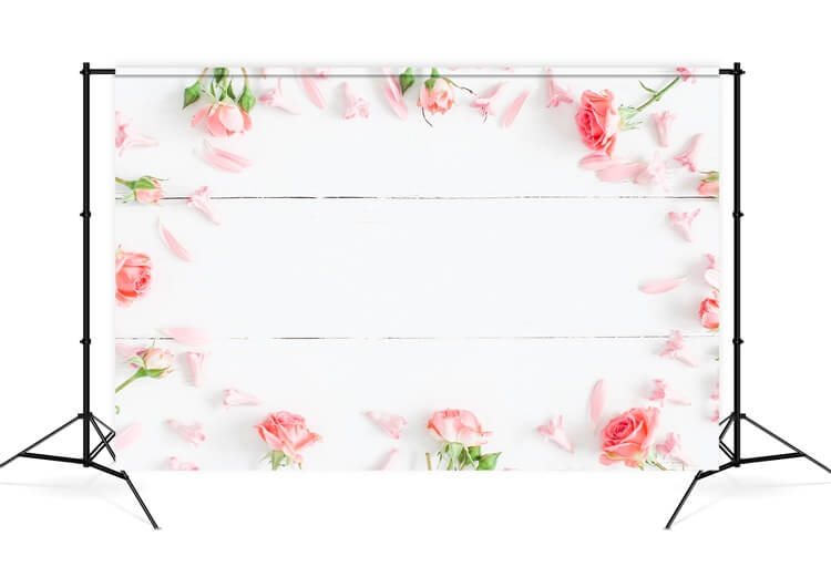 Valentine Roses Pétales éparses Sol blanc Toile de fond romantique M12-10