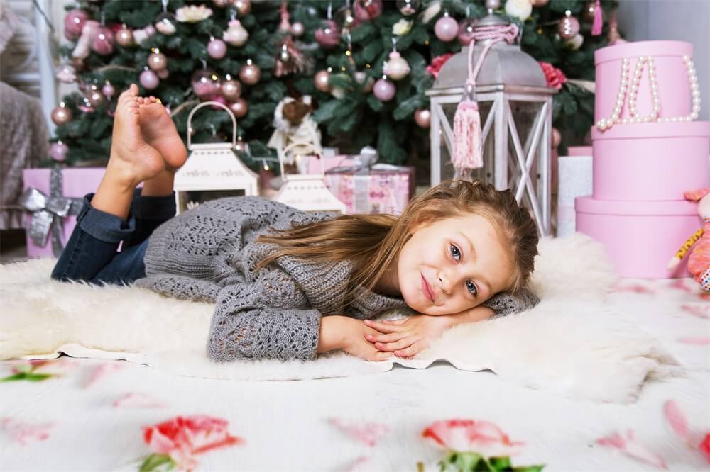 Valentine Roses Pétales éparses Sol blanc Toile de fond romantique M12-10