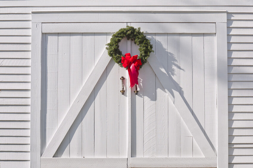 Couronne de Noël sur Fond de Porte de Grange en Bois M6-152