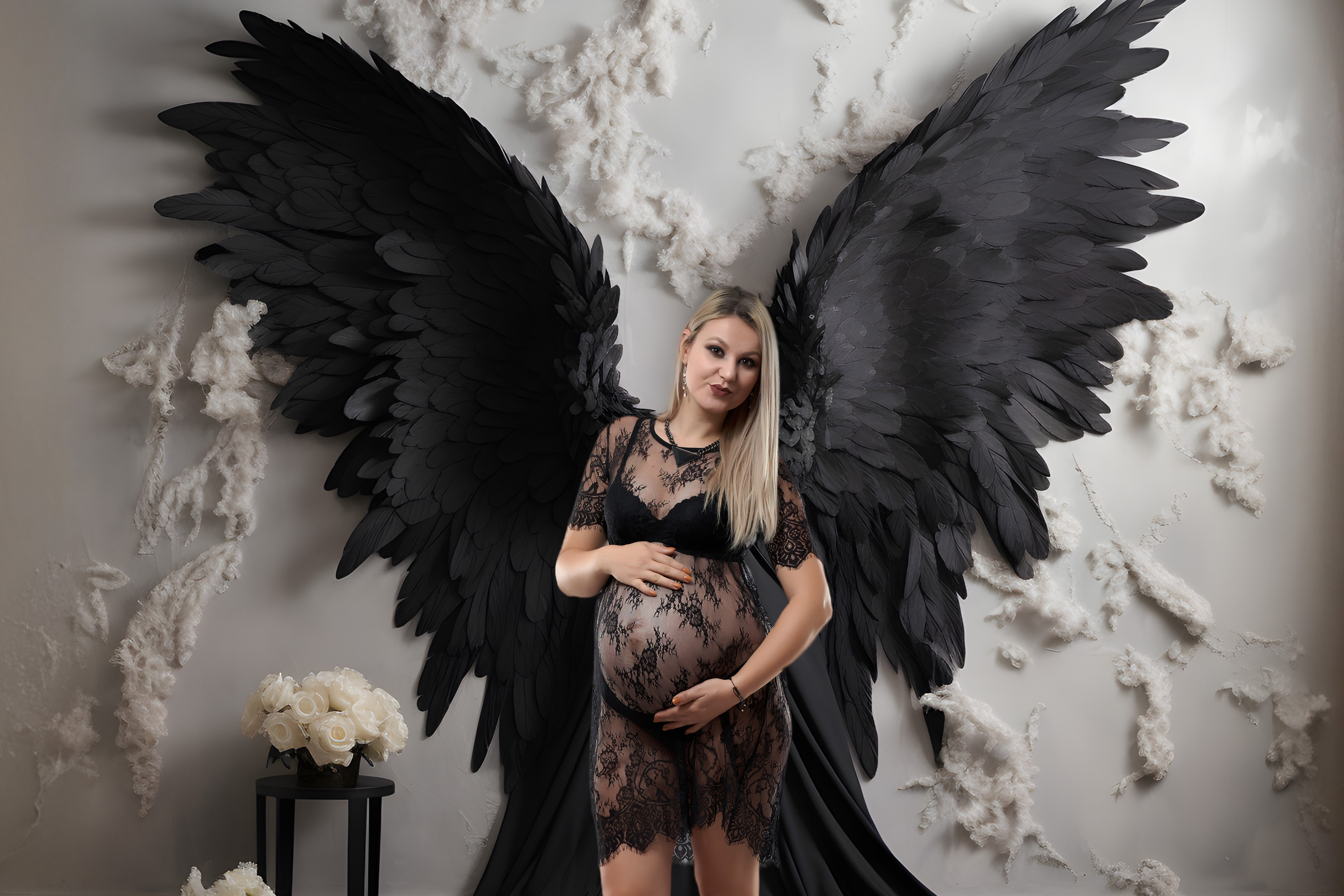 Esthero Mur blanc Ailes noires Rose blanche Toile de fond RR4-32