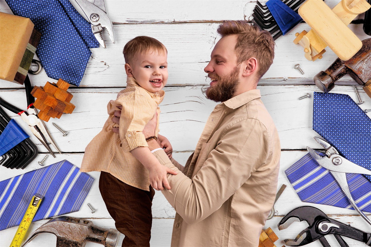 Toile de Fond Outils sur Planche en Bois avec Cravate pour Homme RR5-14