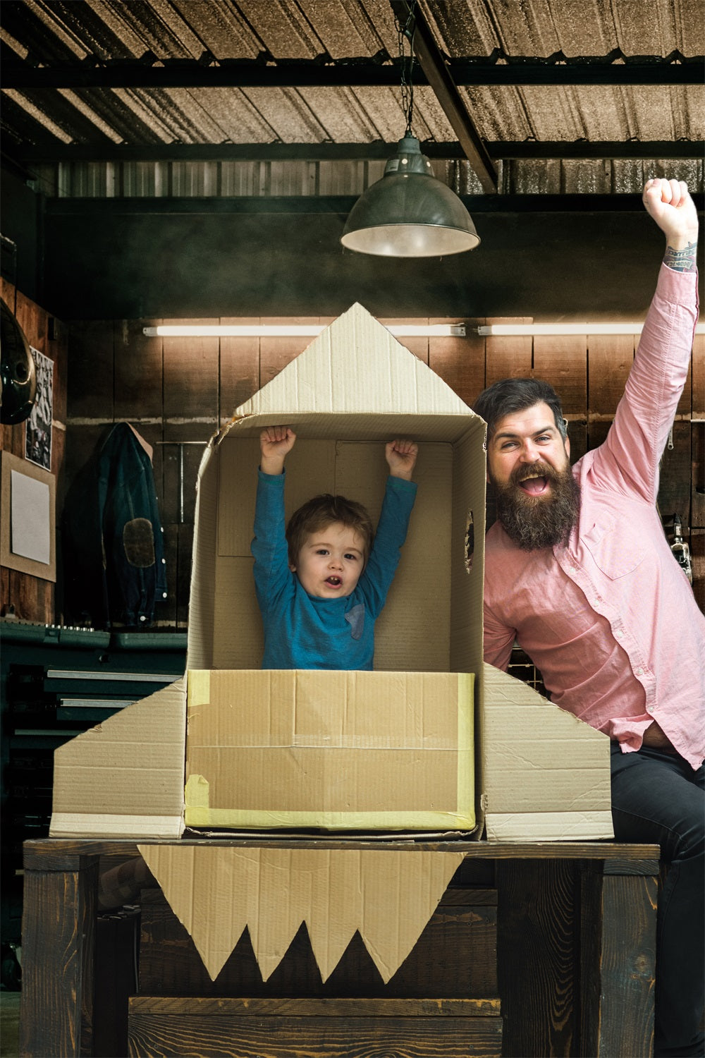 Toile de Fond Pièce avec Outils Suspendus de Famille pour la Fête des Pères RR5-17