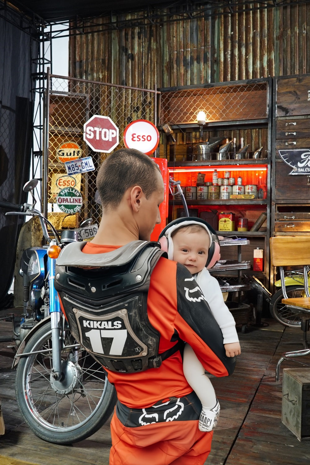 Toile de Fond Atelier de Réparation Automobile pour la Fête des Pères RR5-18