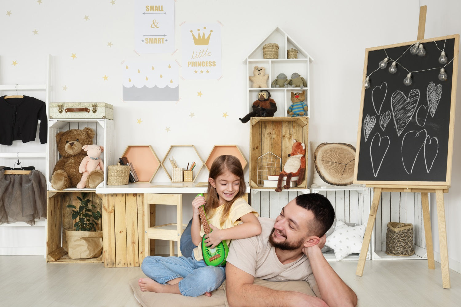 Toile de Fond Étude Chaleureuse avec Poupée Tableau d'Amour pour Enfants RR5-7