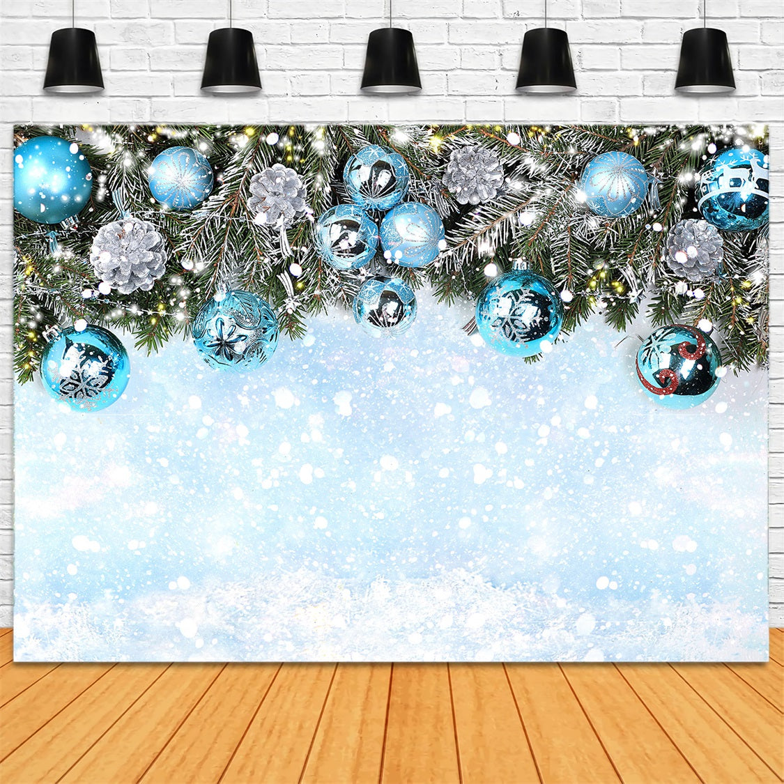 Toile de Fond de Branches Enneigées avec Ornements Bleus de Noël RR8-241