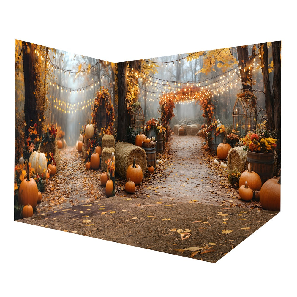 Ensemble de chambre de sentier forestier avec citrouilles et guirlandes lumineuses d'automne RR8-657