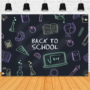 Toile de Fond de Tableau Noir avec Outils d'Étude pour la Rentrée Scolaire BRP7-48