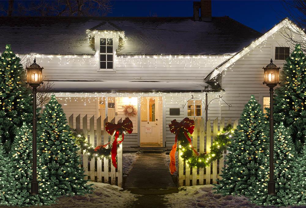 Toile De Fond De Sapin De Noël Fond De Maison En Bois Blanc Décoré Avec Des Décors De Lumières G-1438