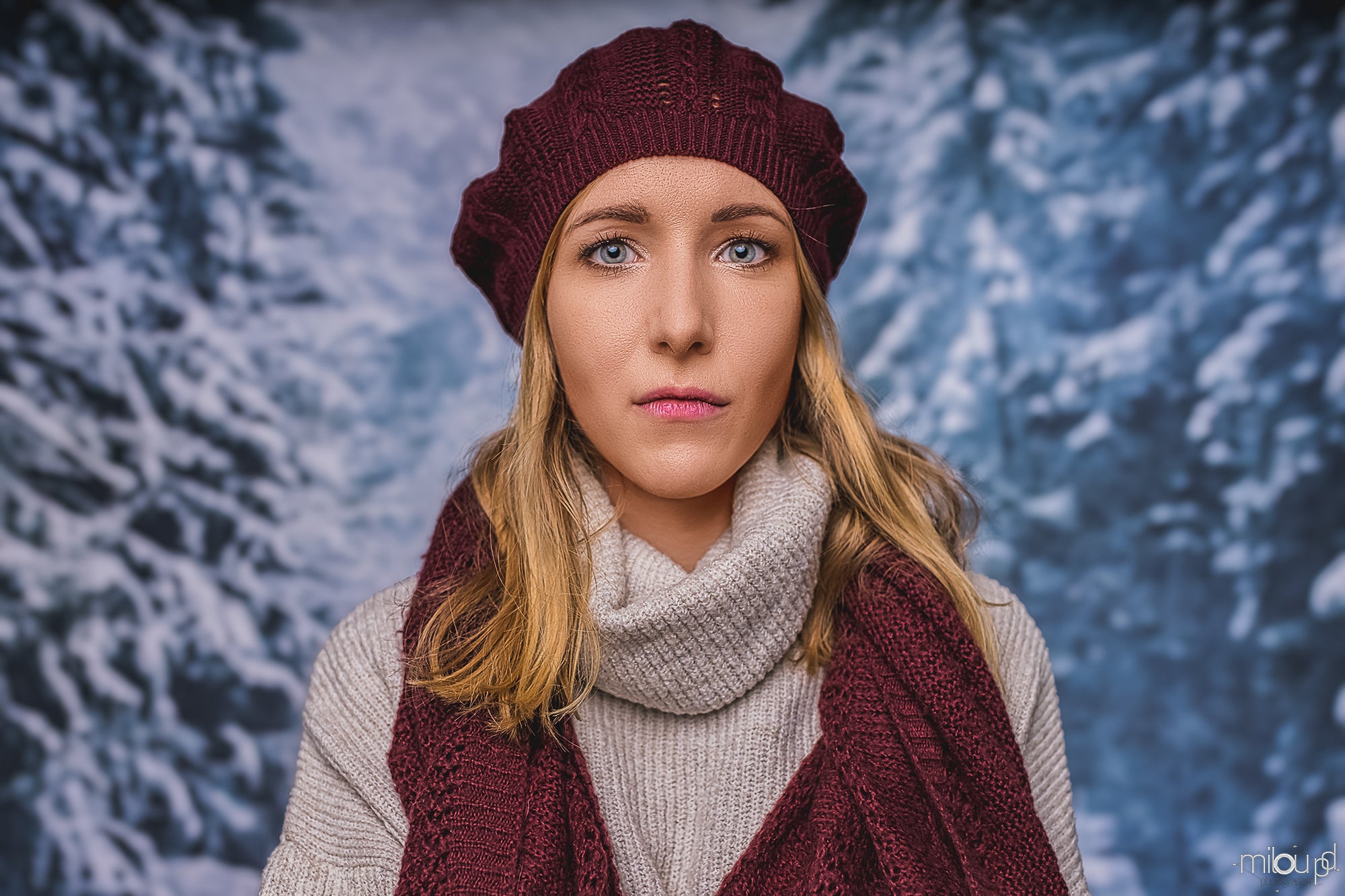 Toile de fond d'Arbre de Noël hiver neige route LV-873