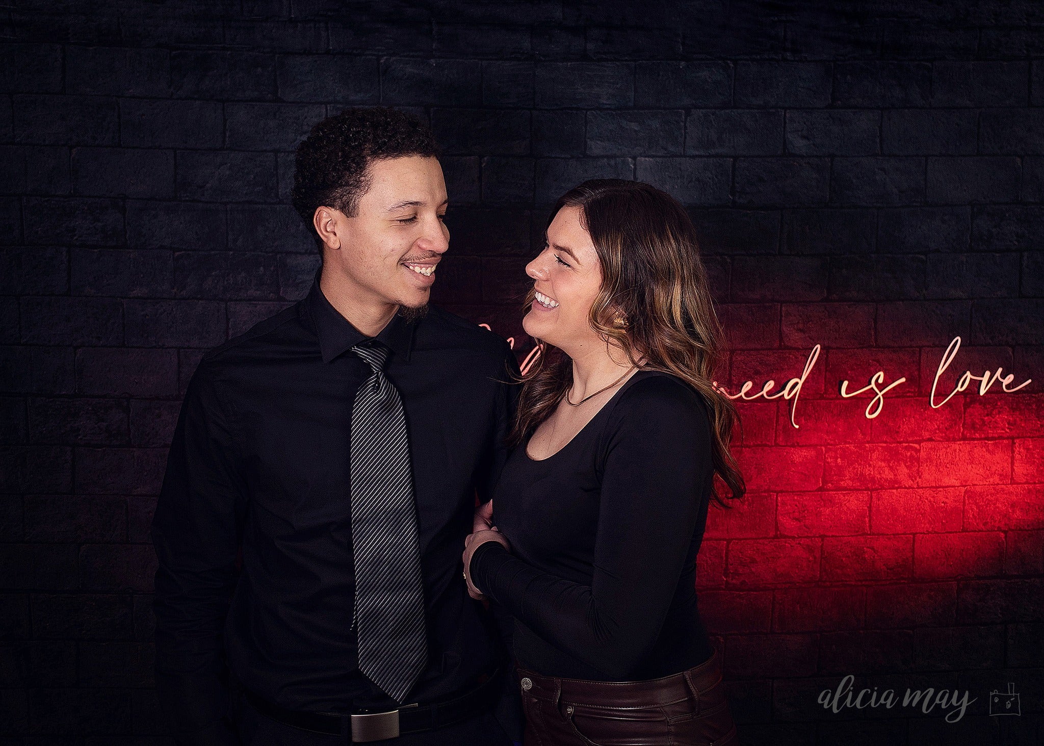 Toile de fond de photographie de mur de brique grunge noir J03803