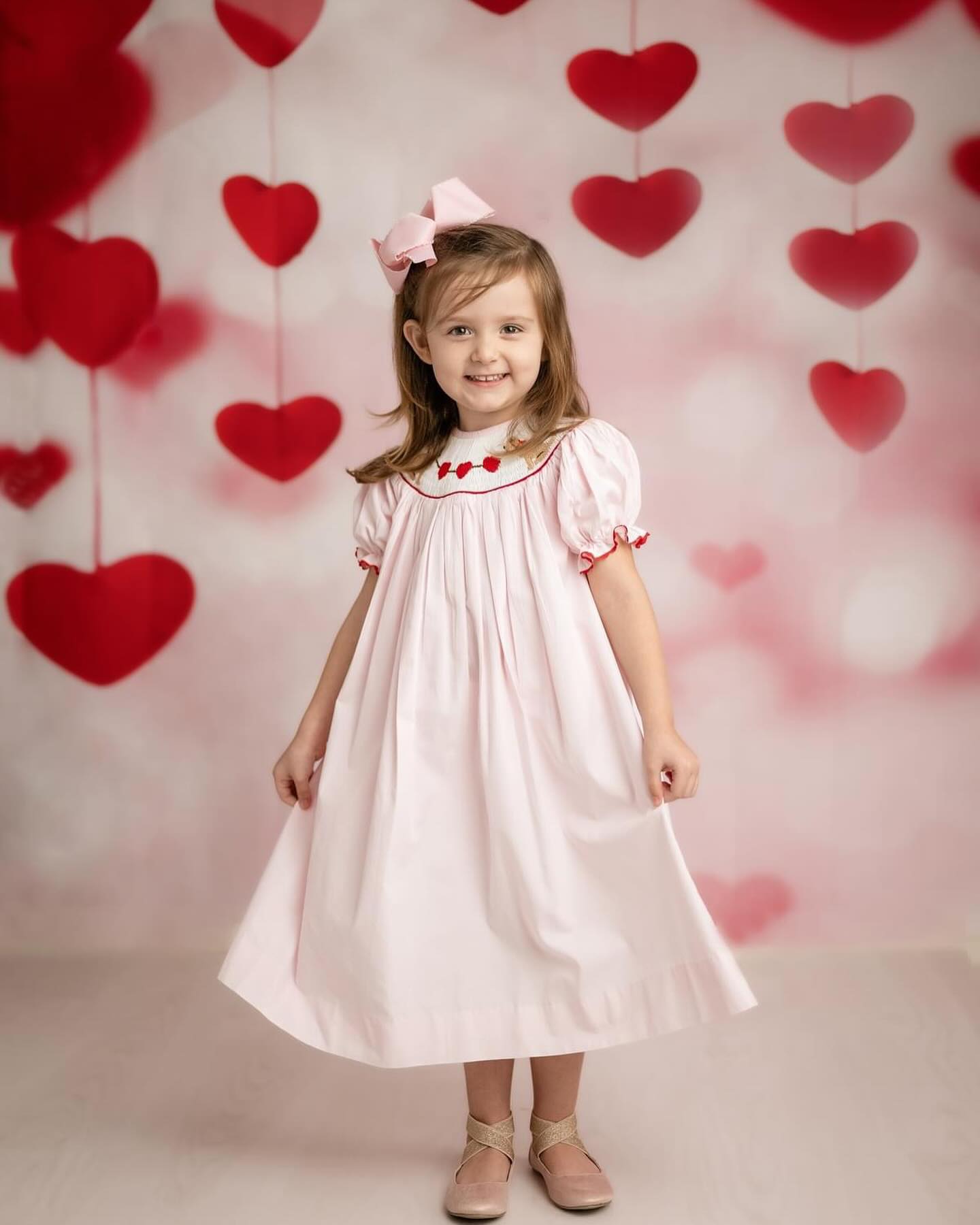 Toile de fond Saint-Valentin Cœurs Rouges Flottants Fils Bokeh MRR9-96