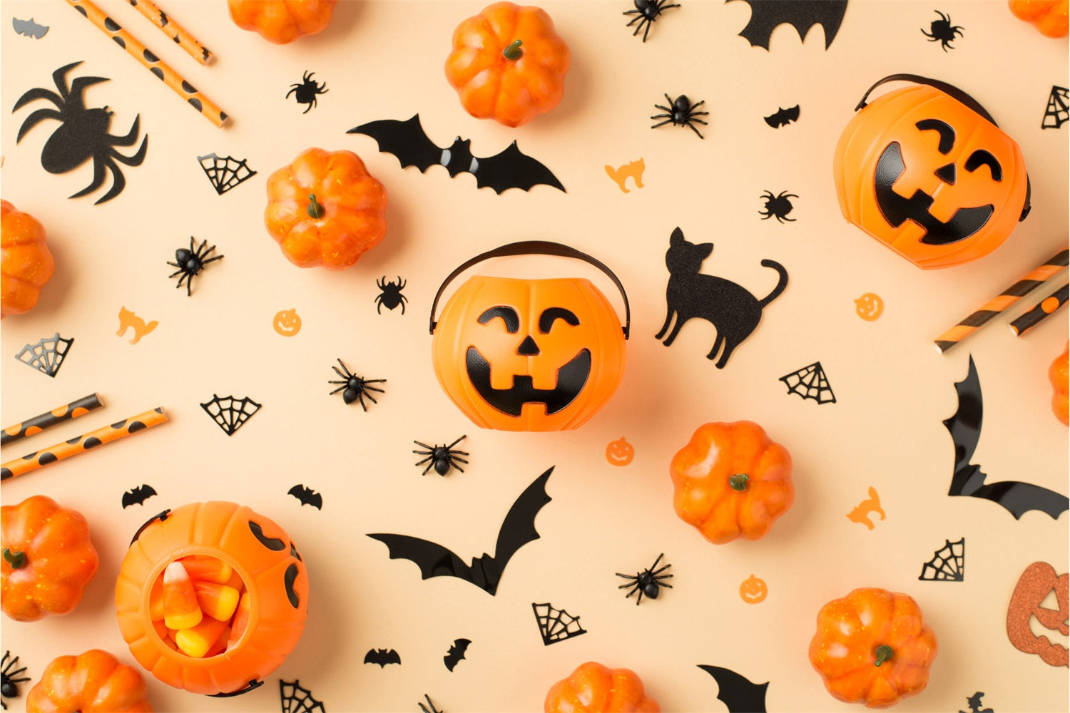 Toile de fond Mignons visages de citrouilles sur fond orange d'Halloween BRP8-356