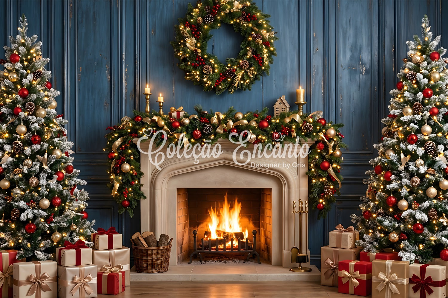 Toile de fond bleue de Noël avec cheminée couronne et sapins CEM65-125