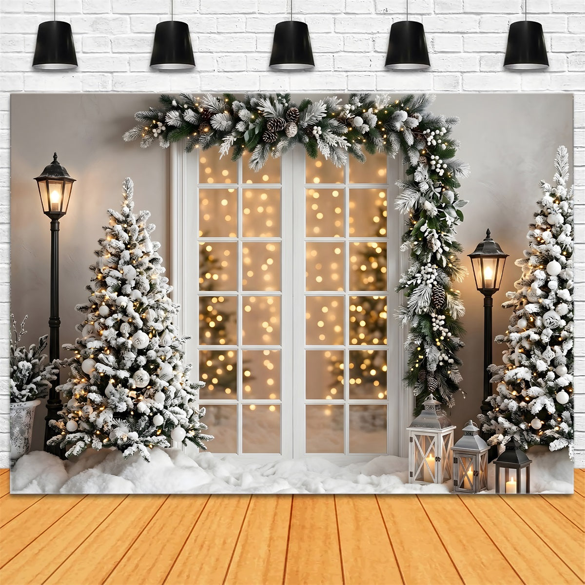 Toile de fond lumineuse de Noël avec fenêtre enneigée guirlande lanternes et sapins CEM65-137
