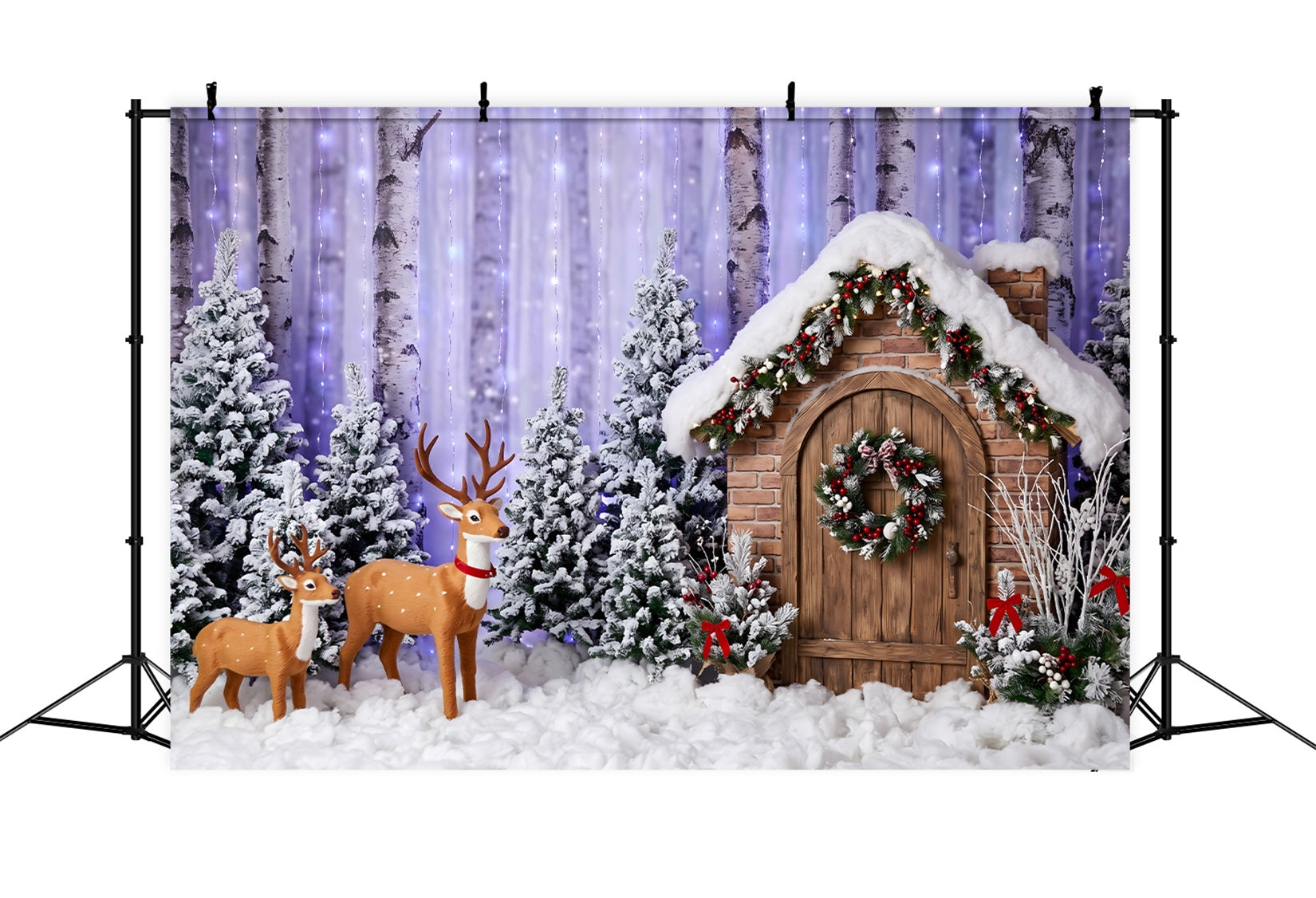 Toile de fond de forêt de Noël avec bouleaux violets cerf et maison CEM65-156