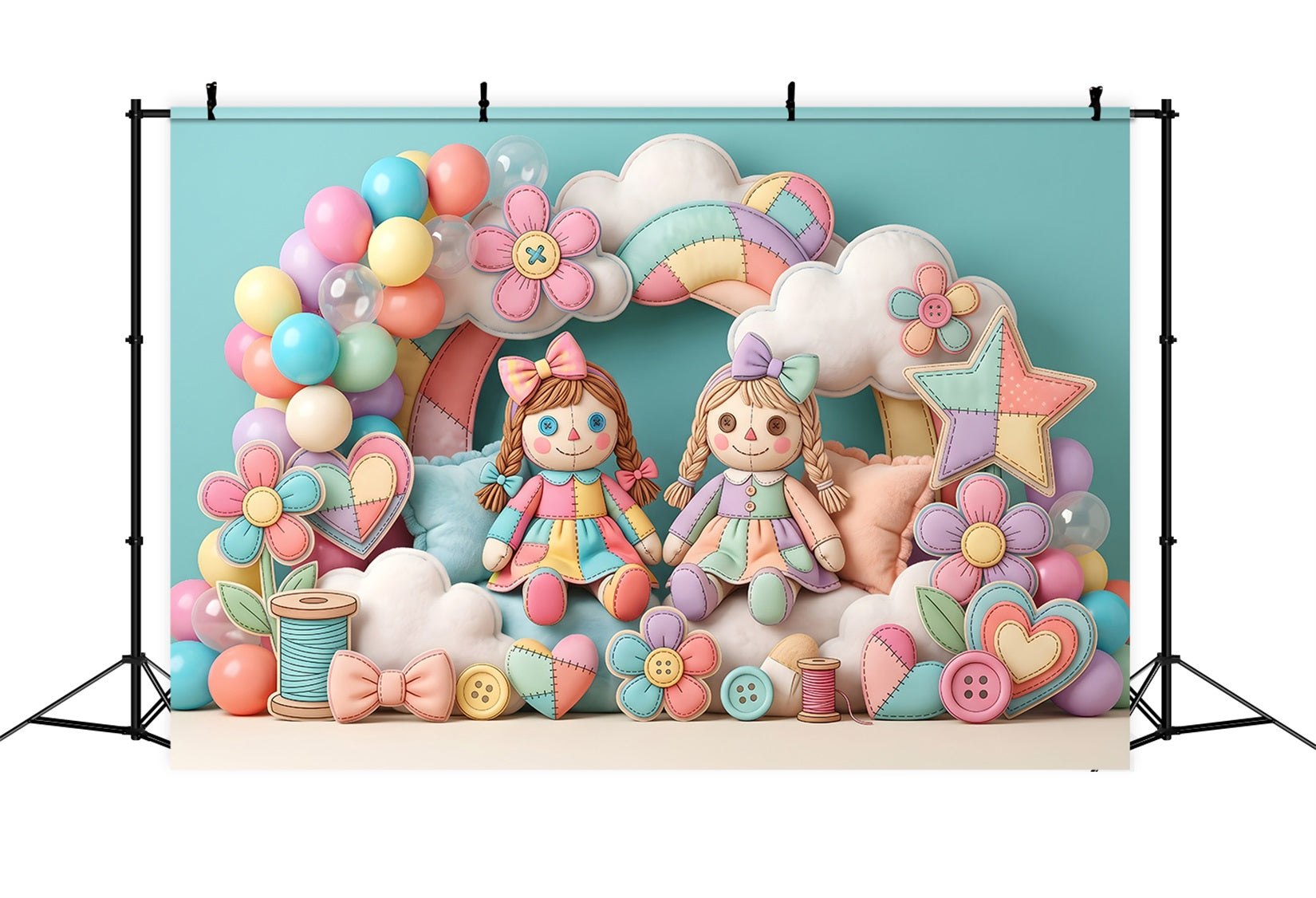 Toile de fond pour bébé et enfant avec poupée en tissu assemblé arc-en-ciel et ballons CEM65-33