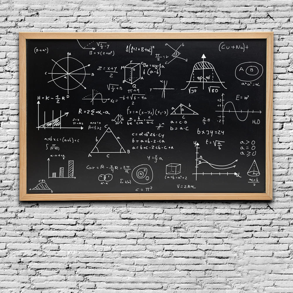 Toile de Fond de Tableau Noir avec Équations Mathématiques pour la Rentrée DBD7-33