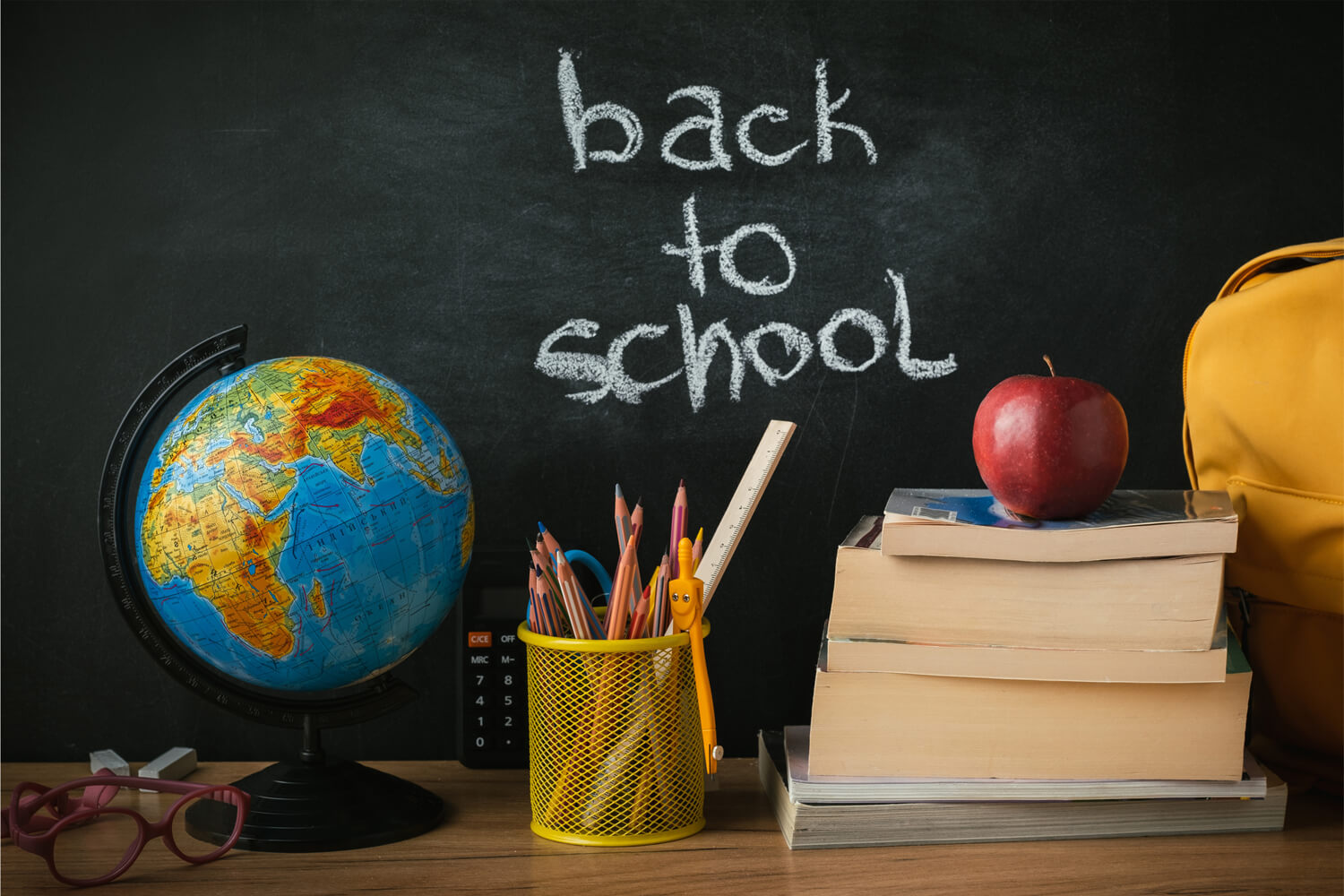 Toile de Fond de Globe et Tableau Noir avec Livres pour la Rentrée Scolaire DBD7-57