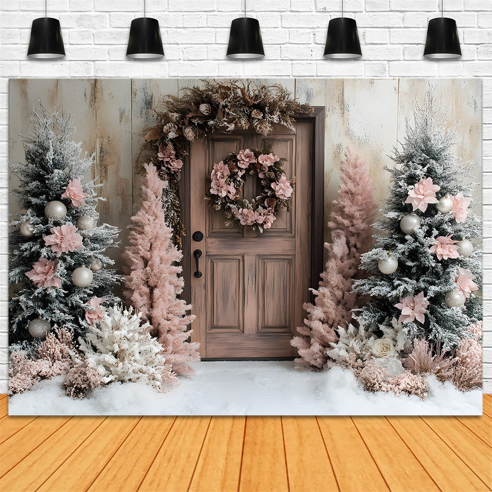Toile de fond Sapin rose de Noël avec couronne et porte sous la neige RR9-45