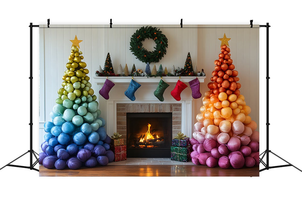 Toile de fond Sapin de Noël aux boules arc-en-ciel et cheminée RR9-50