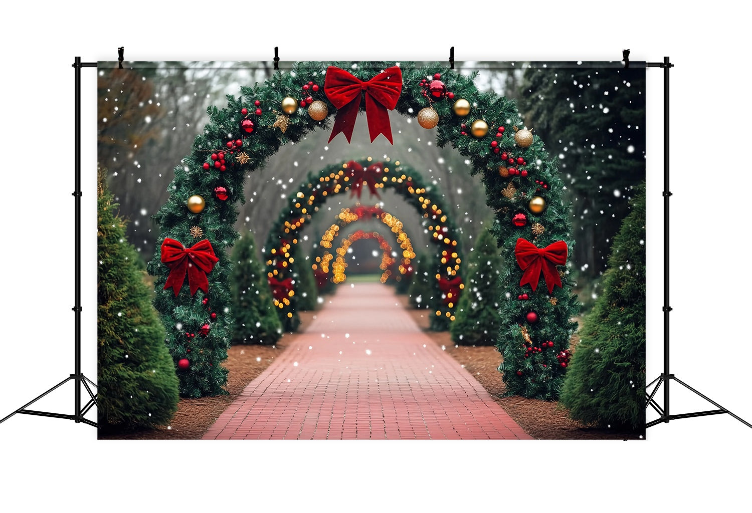 Toile de fond Noël Ferme de Sapins Sentier Enneigé Arche Ruban Rouge TWW58-79